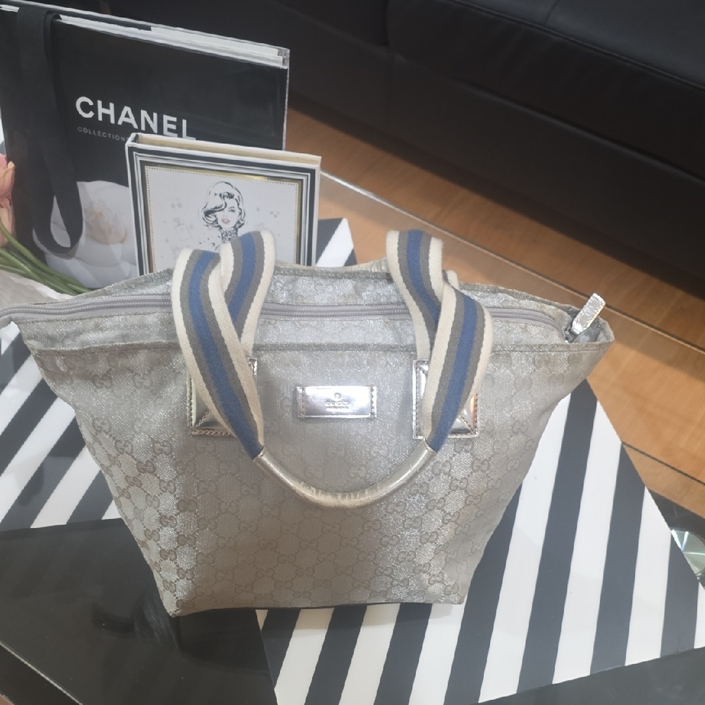 Gucci Silver Tote Bag with Luxurious Finish